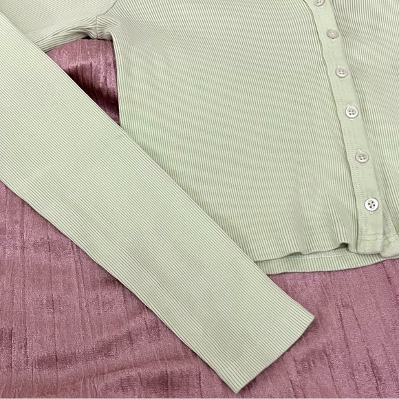 Brandy Melville Green Paige Cardigan Button Up Top - Picture 4 of 6